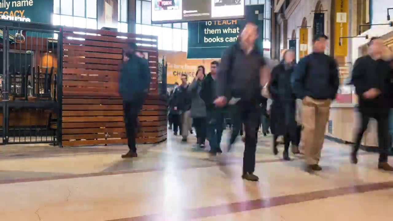 美国波士顿火车站里的乘客和游客视频下载