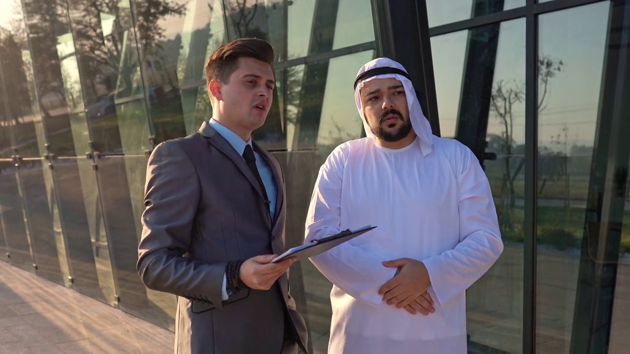 阿联酋高管与西方商人会面视频下载