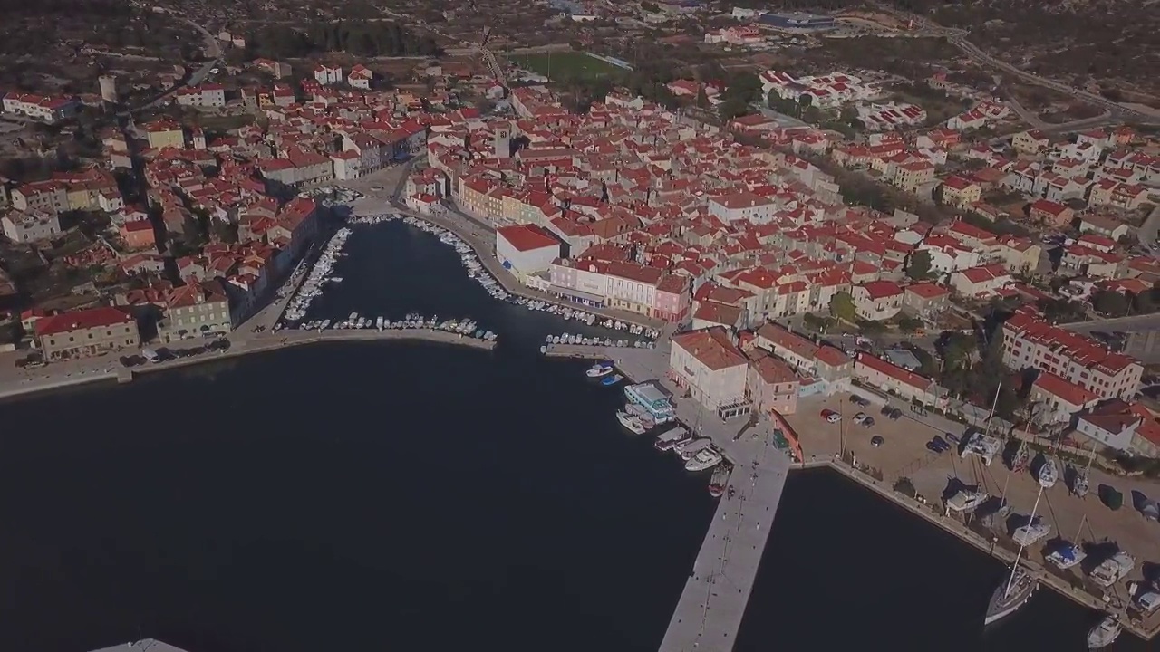 克罗地亚克雷斯镇的航拍画面视频下载