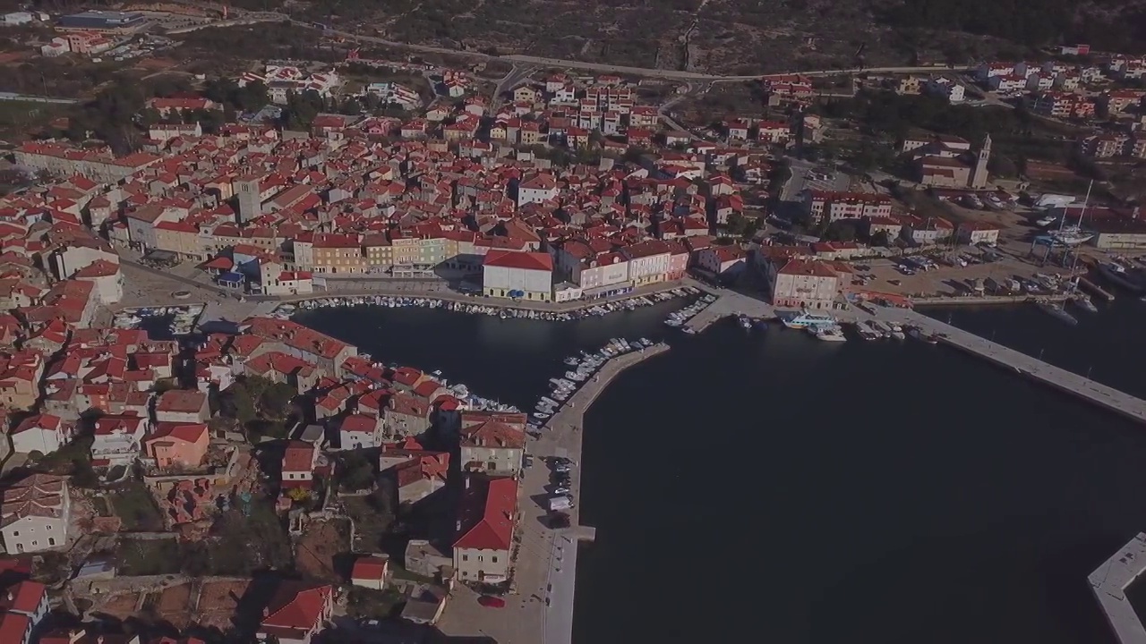 克罗地亚克雷斯镇的航拍画面视频下载