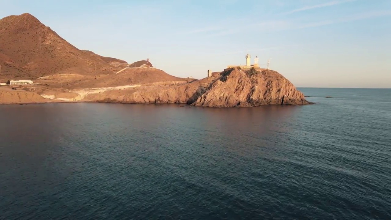 南欧洲货车旅行无人机点击器:安达卢西亚Cabo de Gata的Playa视频素材