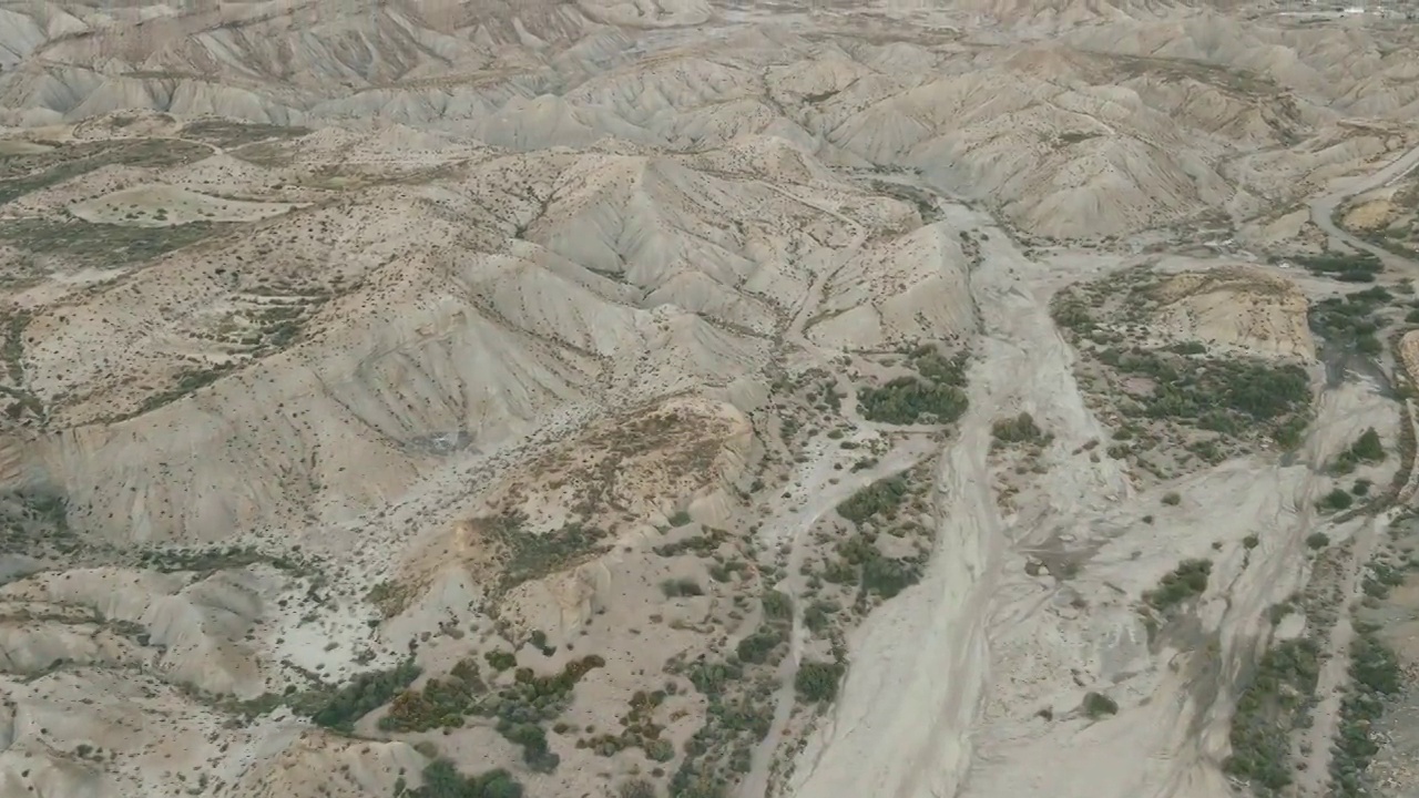 南欧货车旅行无人机剪辑:塔伯纳斯沙漠，安达卢西亚，阿尔梅里亚视频素材