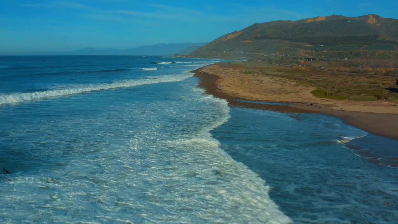 加州文图拉的空中冲浪者和海滩视频下载