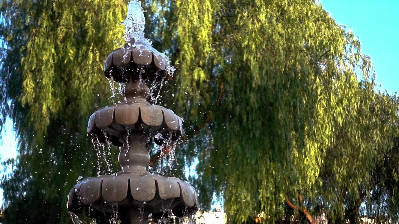 喷泉水的慢镜头视频素材