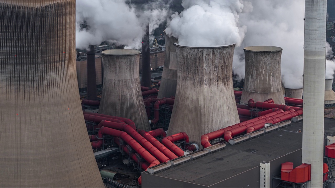 航拍的燃煤发电站视频素材