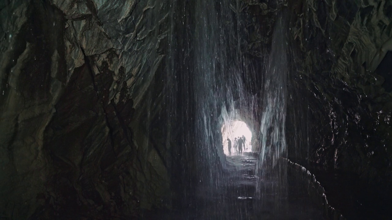 美丽而神奇的水幕——水联洞瀑布视频下载