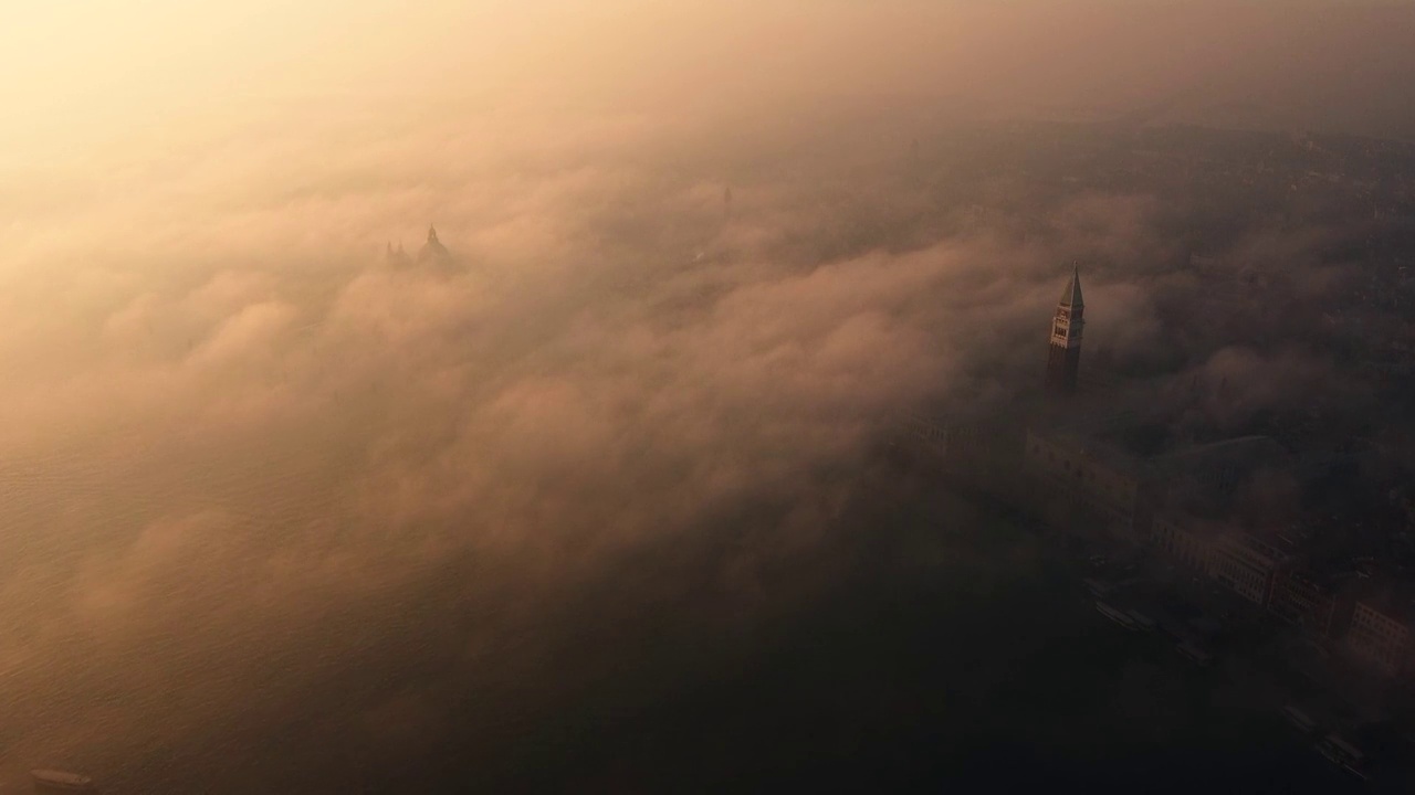 雾和云之间的威尼斯视频下载