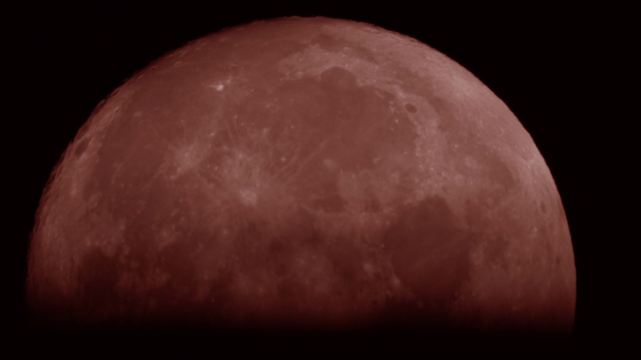 这颗红色的月亮的详细表面视频下载