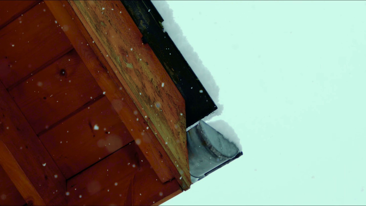 《屋顶上的雪》库存视频视频素材