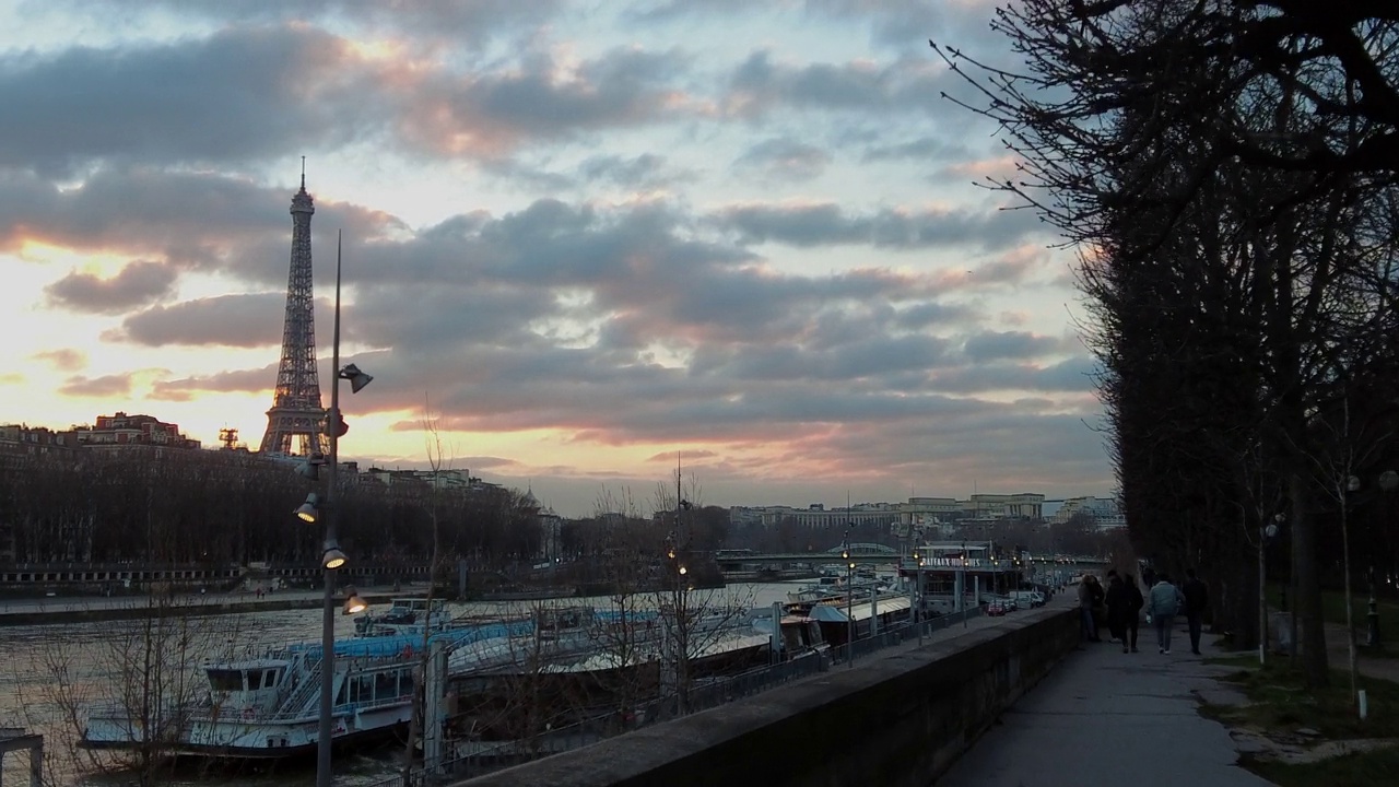 巴黎街头的冬日夕阳视频下载