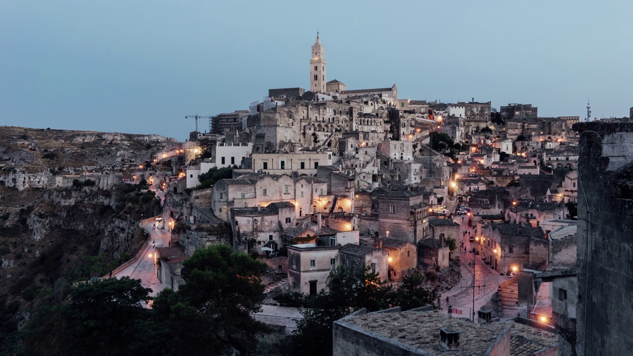 日落时分的Sassi di Matera全景视频下载