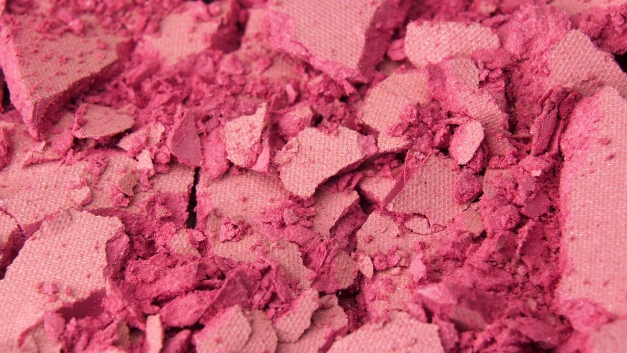 将粉色化妆粉与复制空间。视频素材