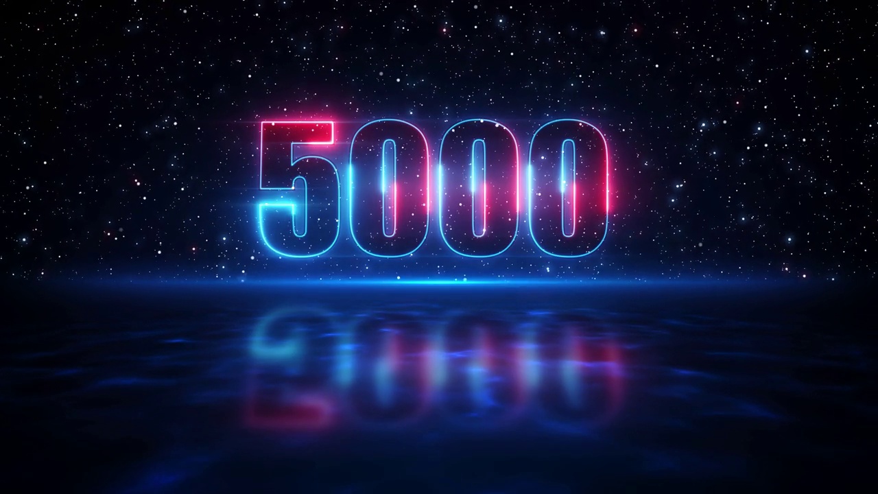 未来运动红色和蓝色数字5000显示霓虹灯在深蓝色星空的空间和光在水面上的反射视频下载