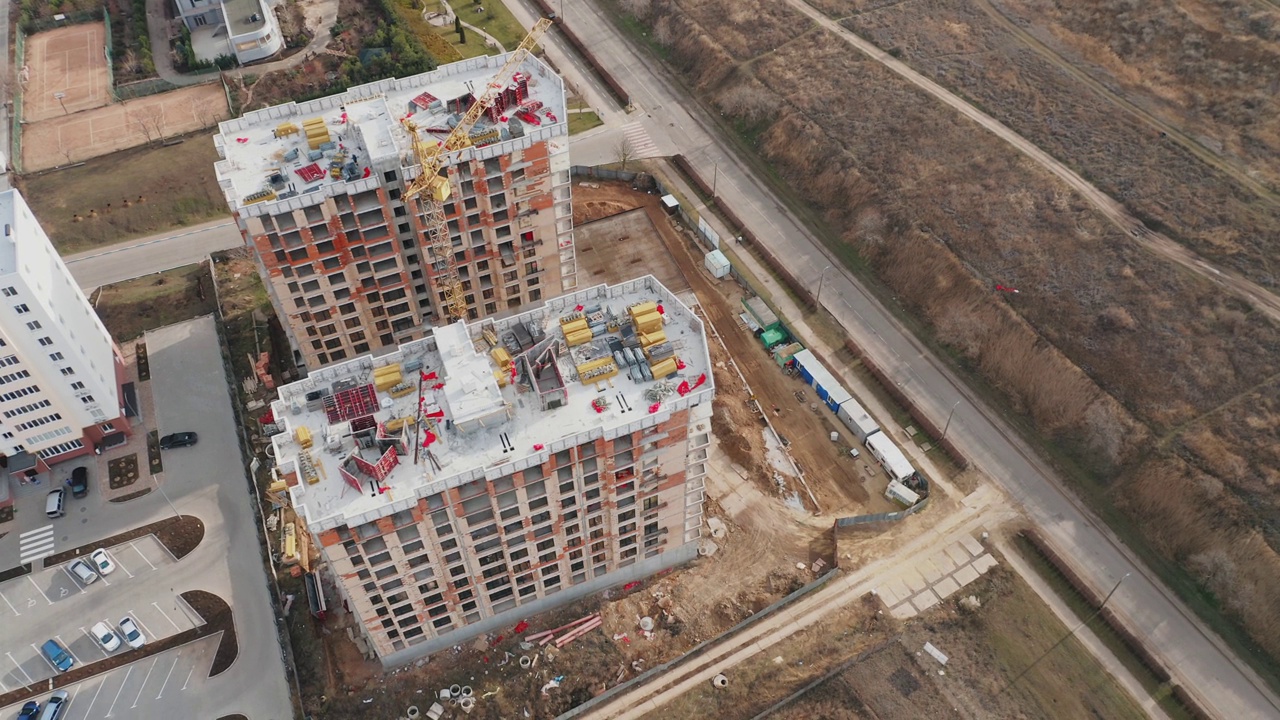 城市新区住宅建筑工地鸟瞰图。视频下载