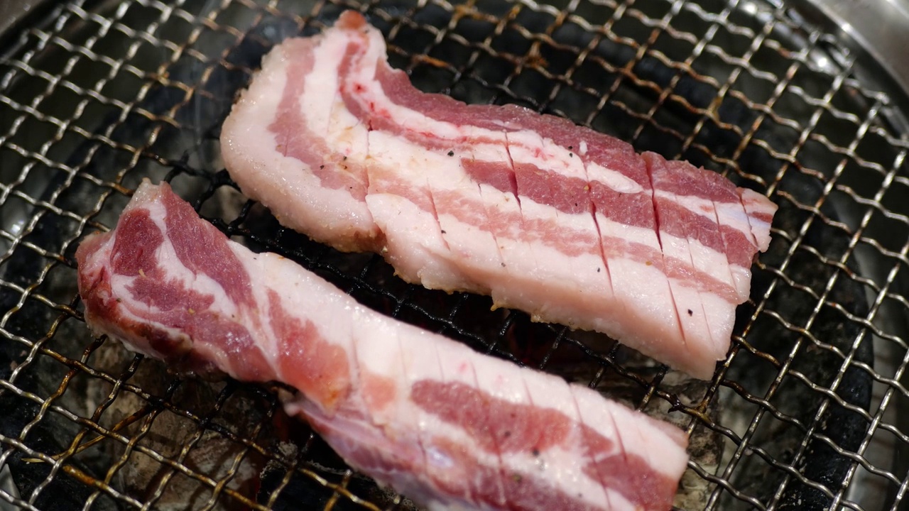 韩国食物:烤猪肉视频下载