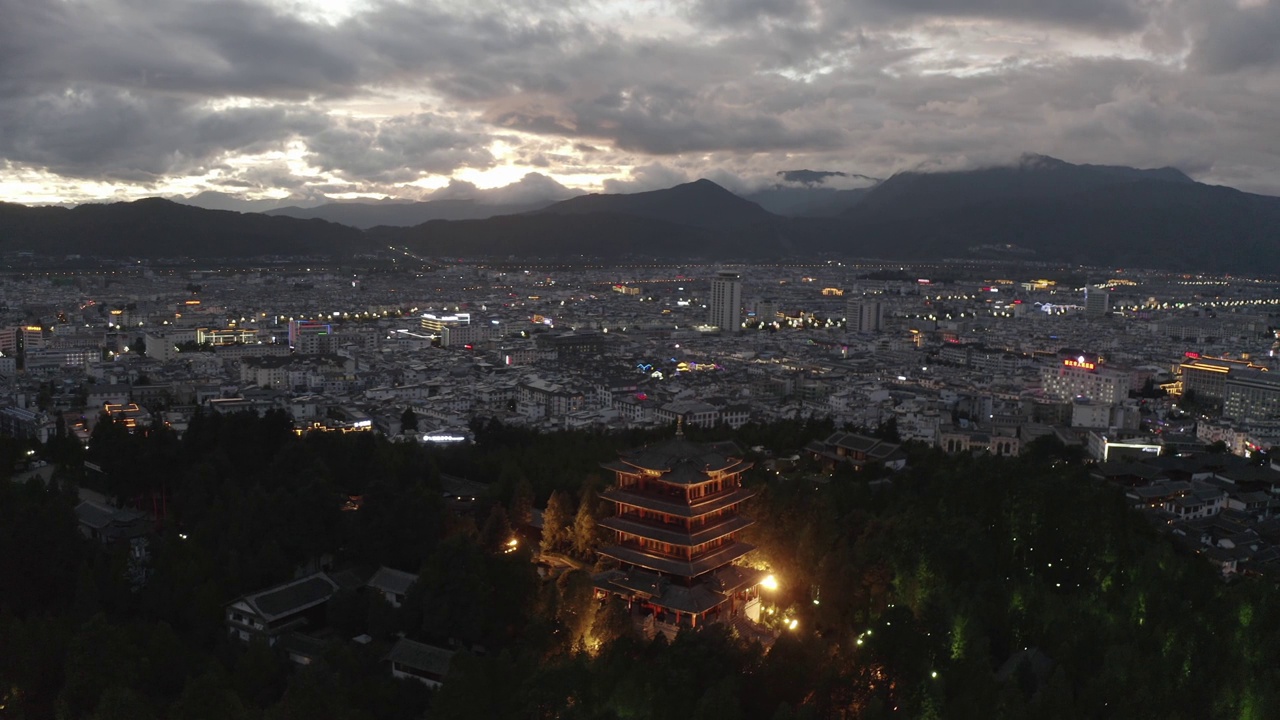 中国云南省丽江古城的日落美景视频素材