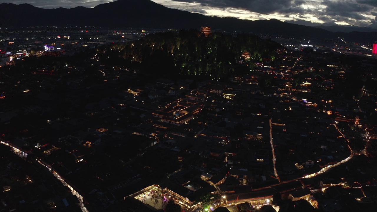 中国云南丽江古城的夜景视频素材