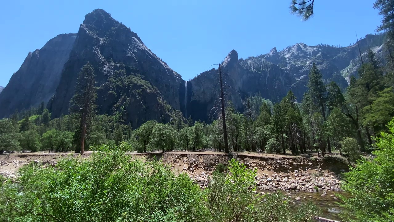 约塞米蒂的布里达尔韦瀑布景观图视频下载