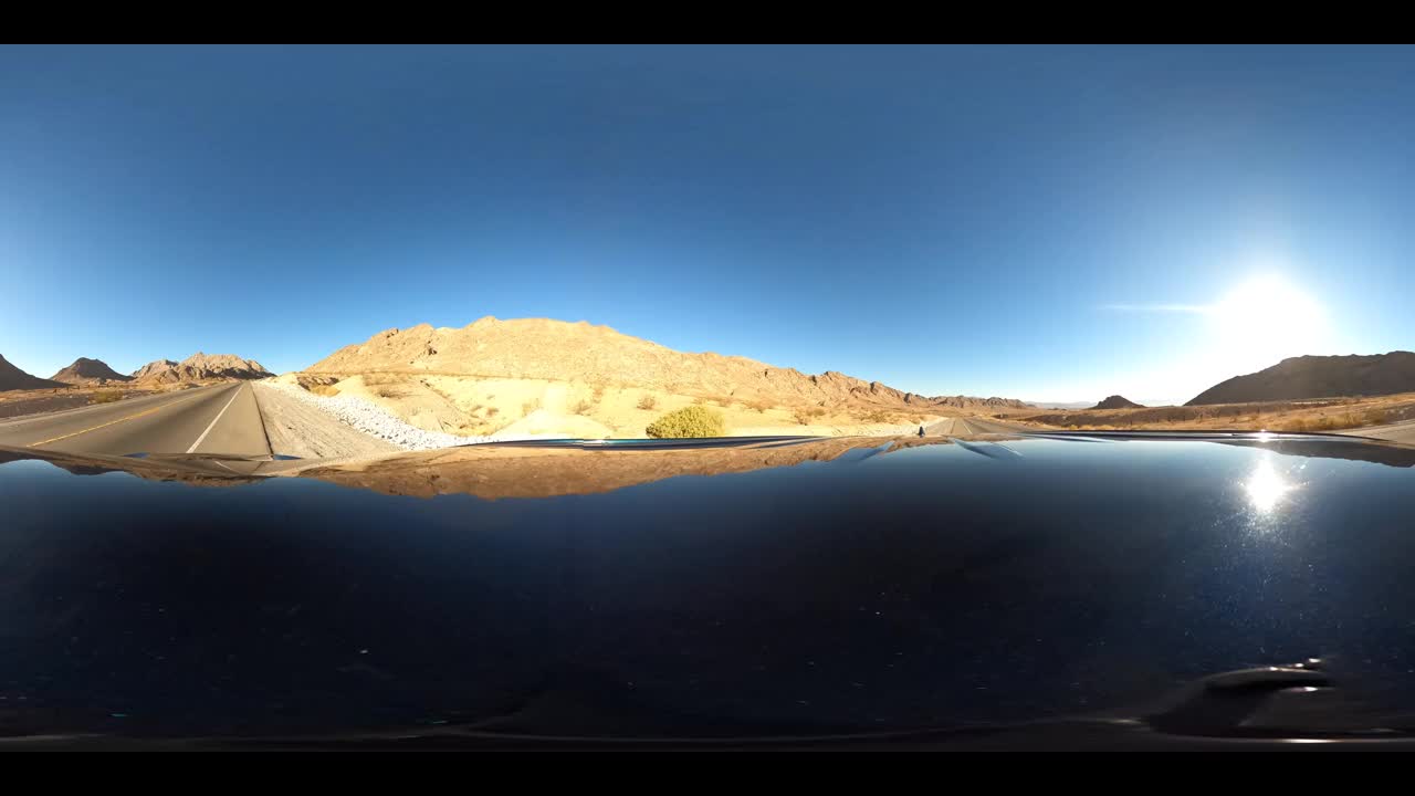 沙漠中穿越山口(等矩形360 VR)视频下载