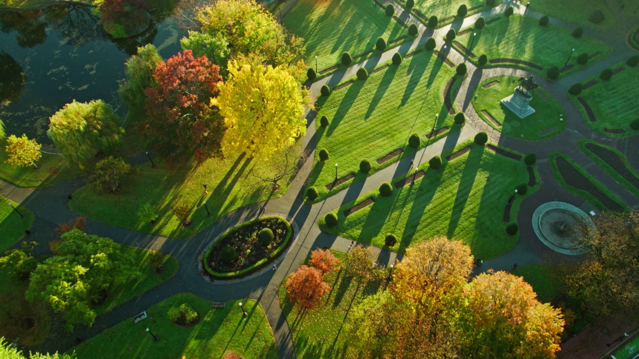 波士顿公园秋天早晨的鸟瞰图视频下载