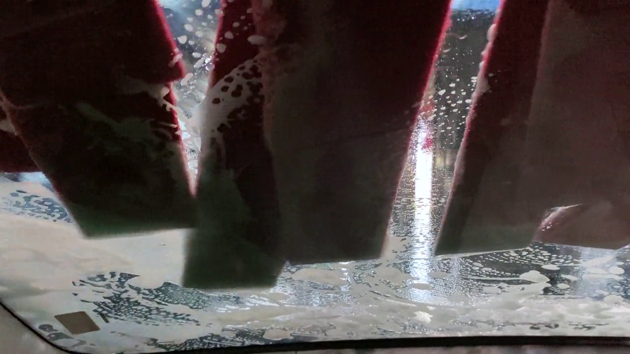 洗车机的视线从车内视频素材