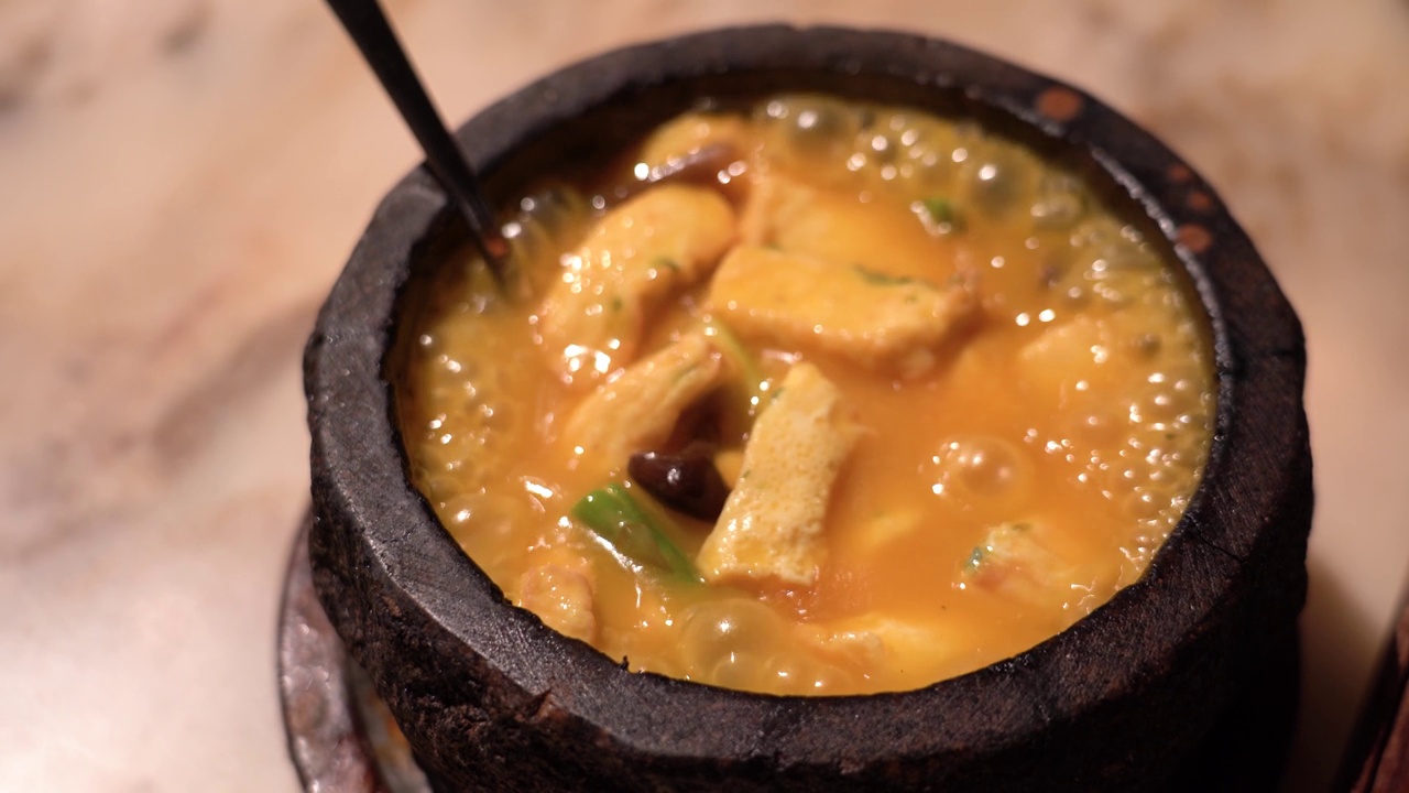 中国菜:石锅豆腐视频素材