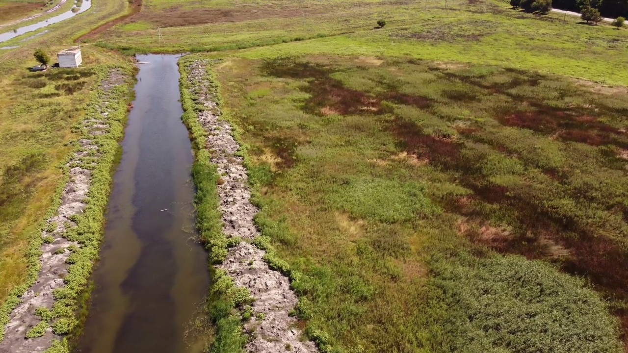 成排的灌溉渠鸟瞰图视频下载