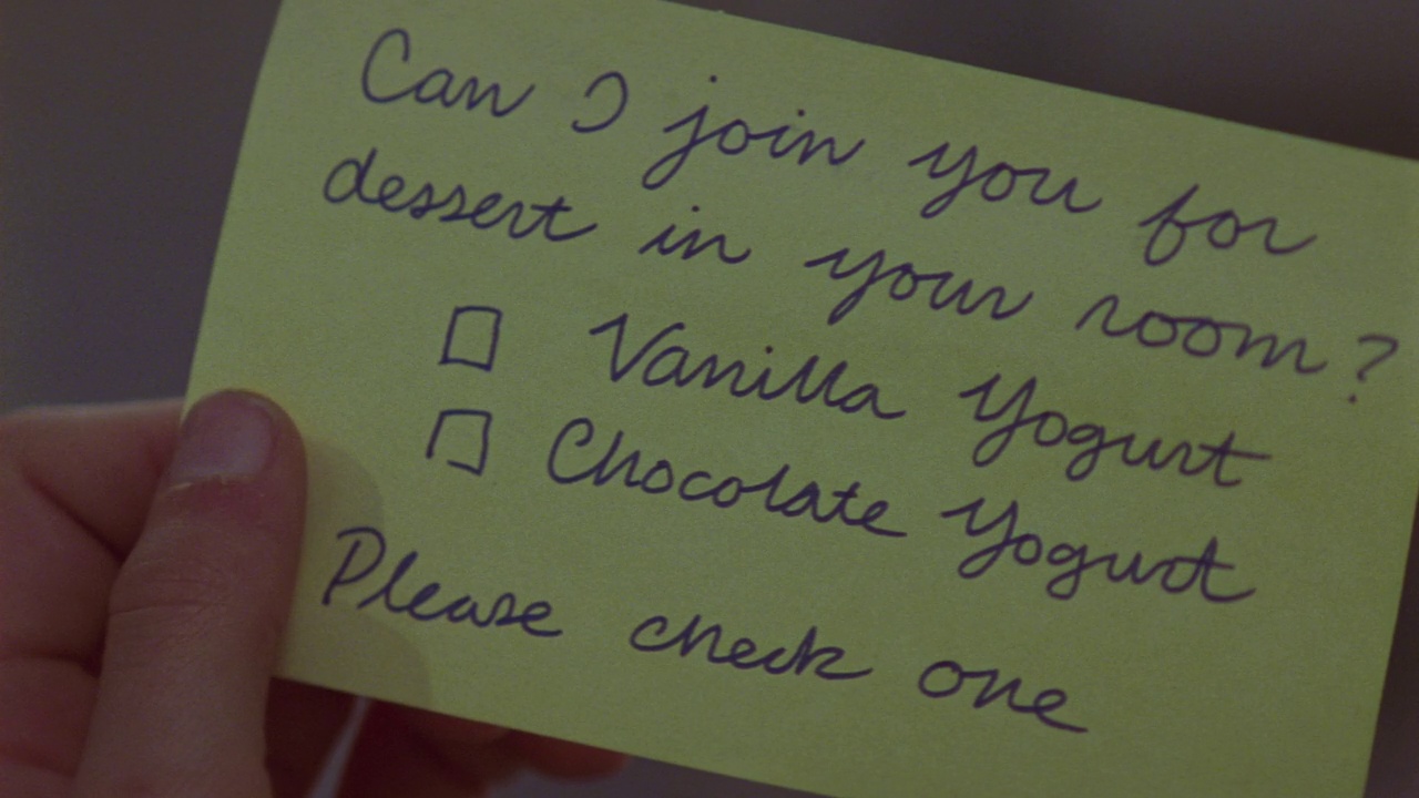 “我能和你一起去你的房间吃甜点吗?”香草或巧克力酸奶的复选框。视频下载