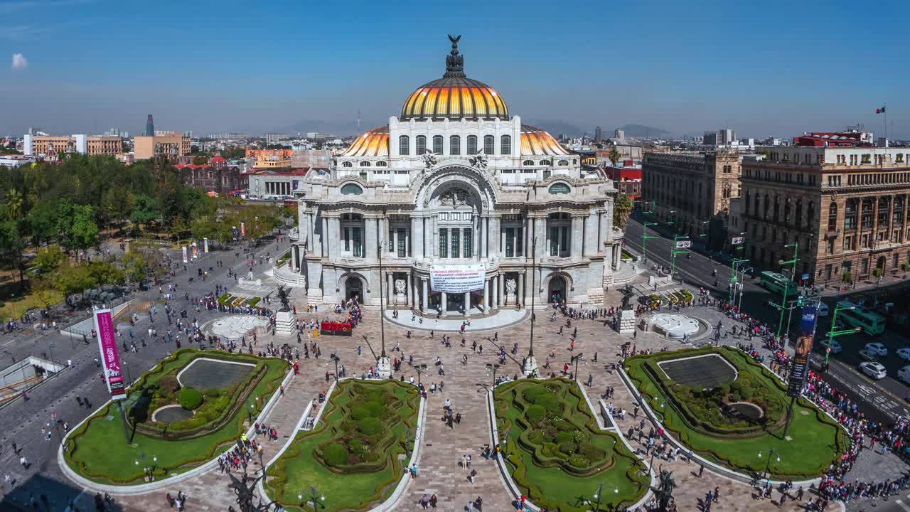 墨西哥城历史中心的人口和交通的时间推移视图，墨西哥，放大视频素材