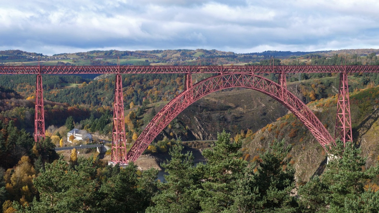 Garabit高架桥，由Gustave Eiffel在法国Cantal省Truyere河上建造，视频素材