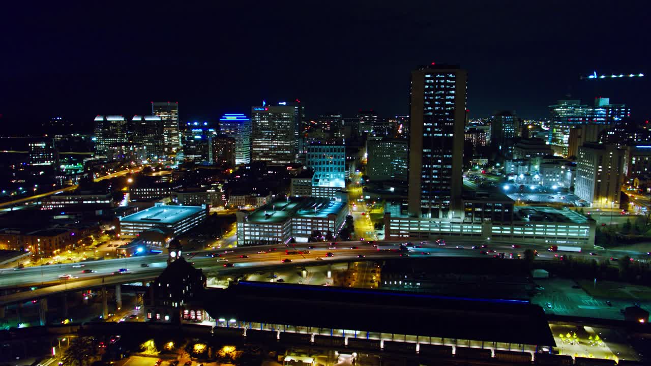 弗吉尼亚州里士满夜间空中城市景观视频下载