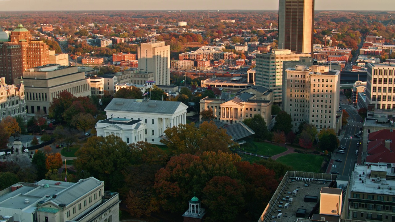 国会区日落在里士满，弗吉尼亚州-空中视频下载