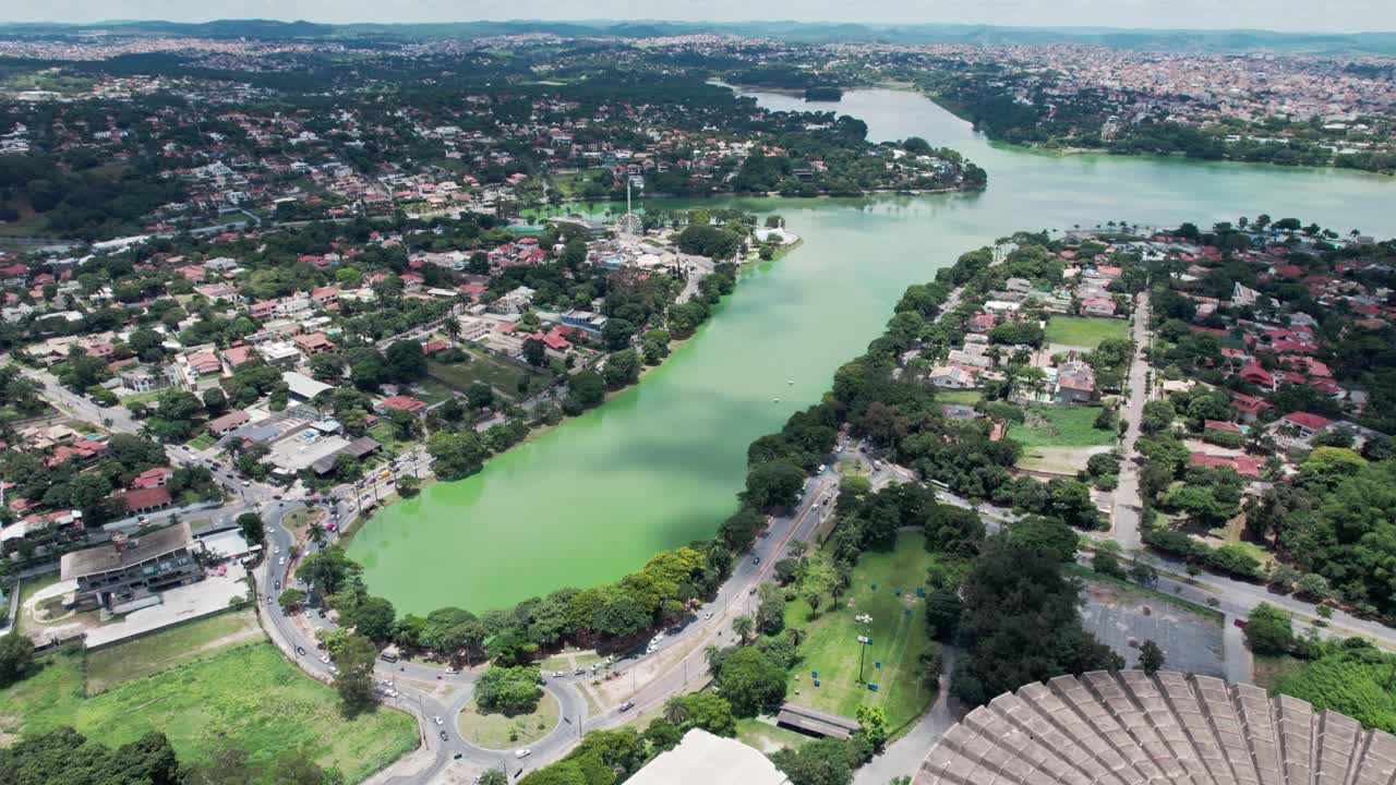 巴西米纳斯吉拉斯州贝洛奥里藏特市的“拉戈阿达潘普拉”鸟瞰图。4K。视频素材