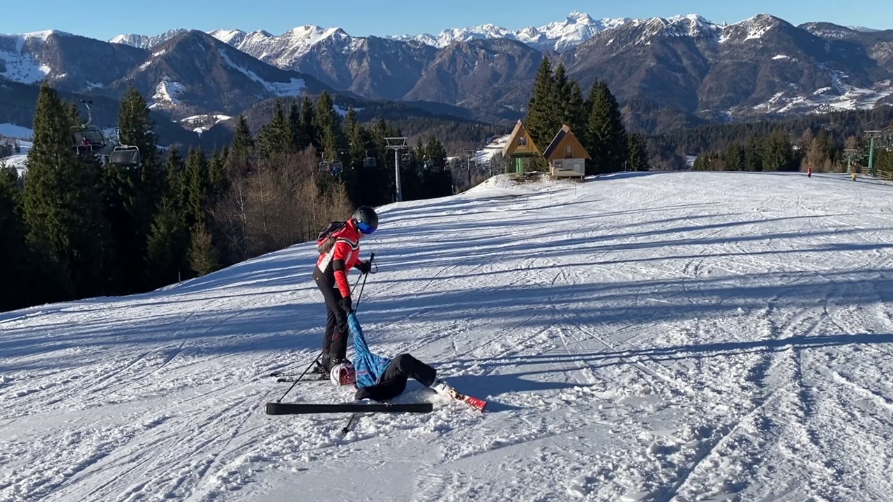 滑雪坡上美好的一天视频下载