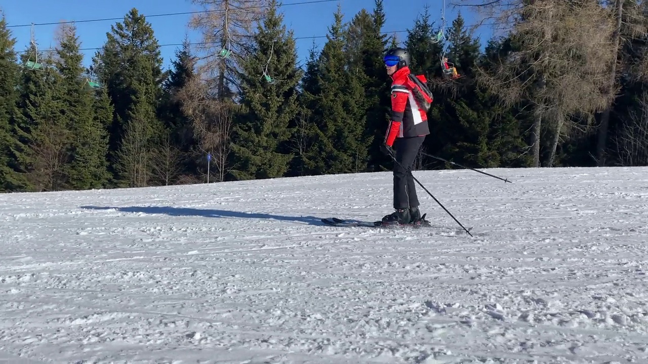 女人滑雪障碍滑雪视频下载
