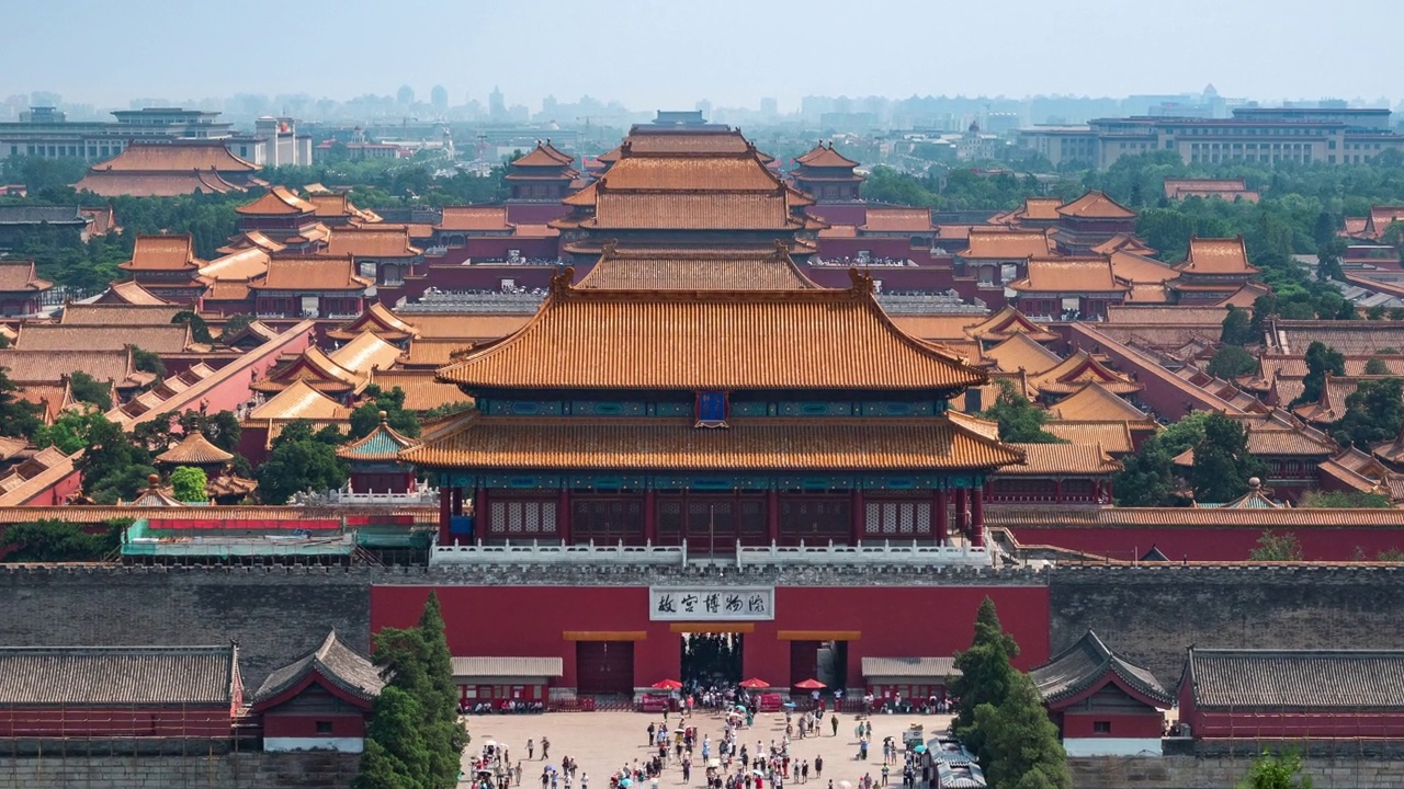 放大北京的城市景观，包括历史地标紫禁城，中国北京视频下载