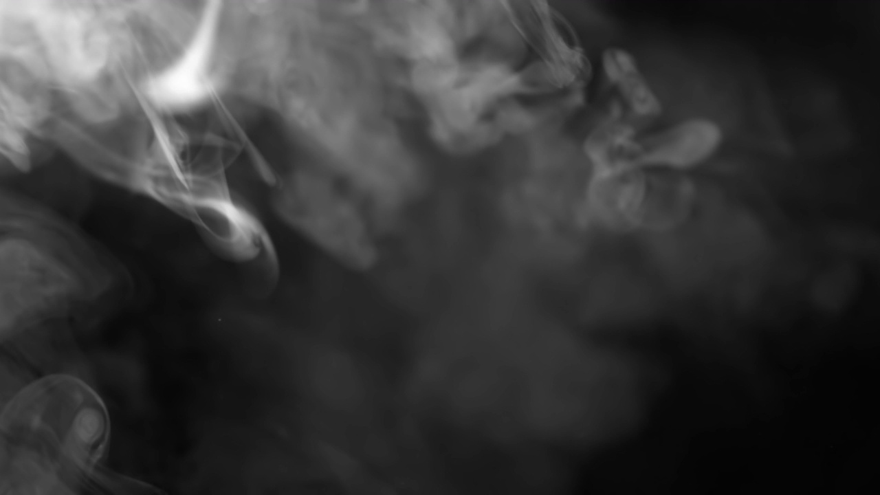 烟雾在太空中缓缓飘浮视频素材