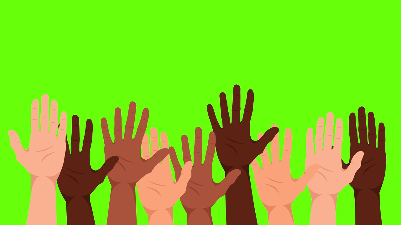 一群多种族的人挥舞着他们的手。不同肤色的人的手掌。团结、协作、伙伴关系或团队。平的风格。绿色的屏幕。4 k的动画视频素材