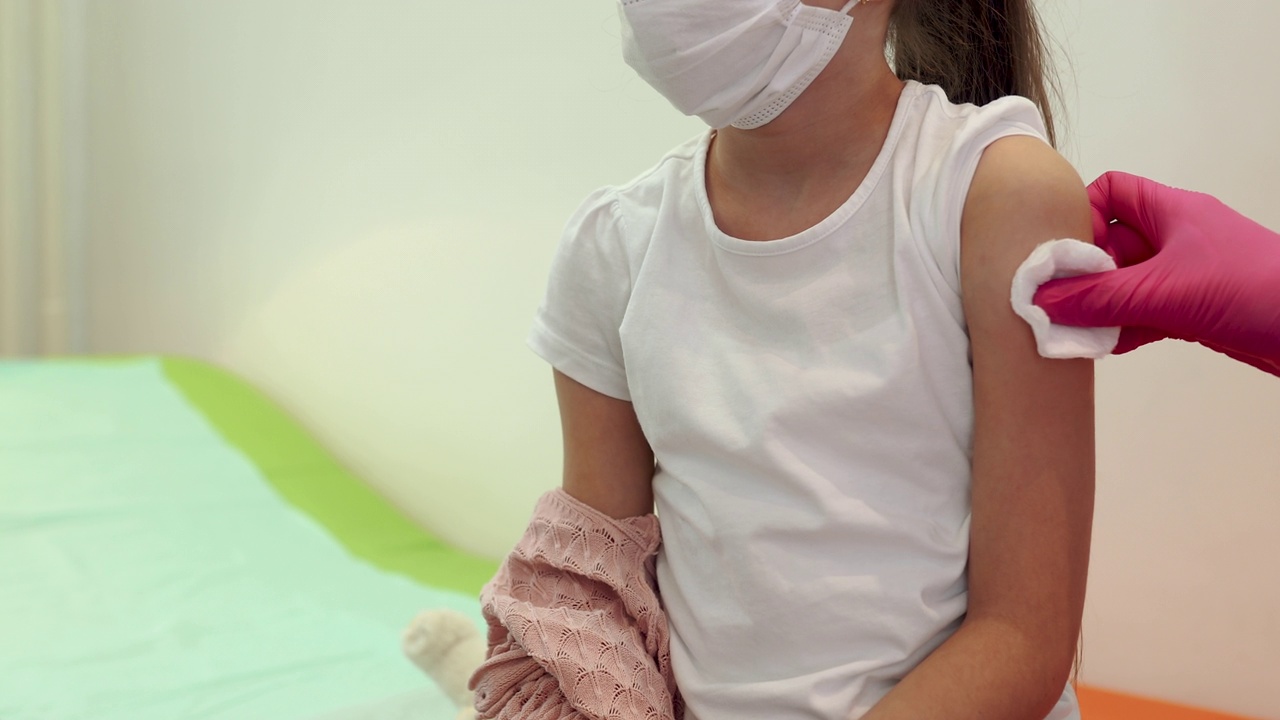 儿童Covid-19疫苗接种视频素材