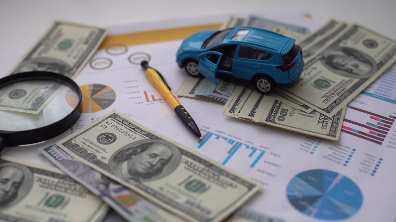 文件——用欧元、笔、计算器和玩具车买一辆车。视频下载