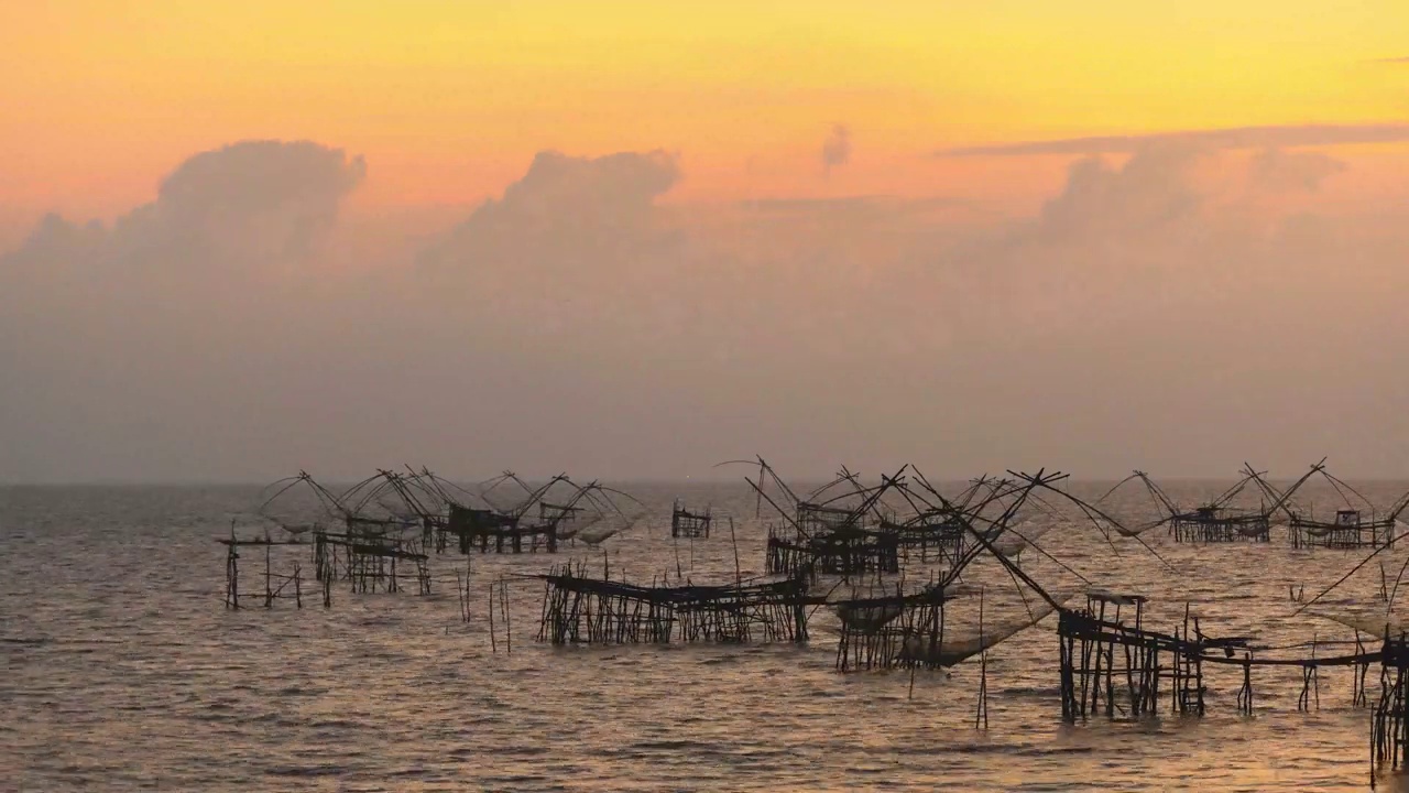 传统的当地渔具也被称为Yor大楼，位于泰国塔莱诺伊湖附近的Pakpra Phatthalung视频下载
