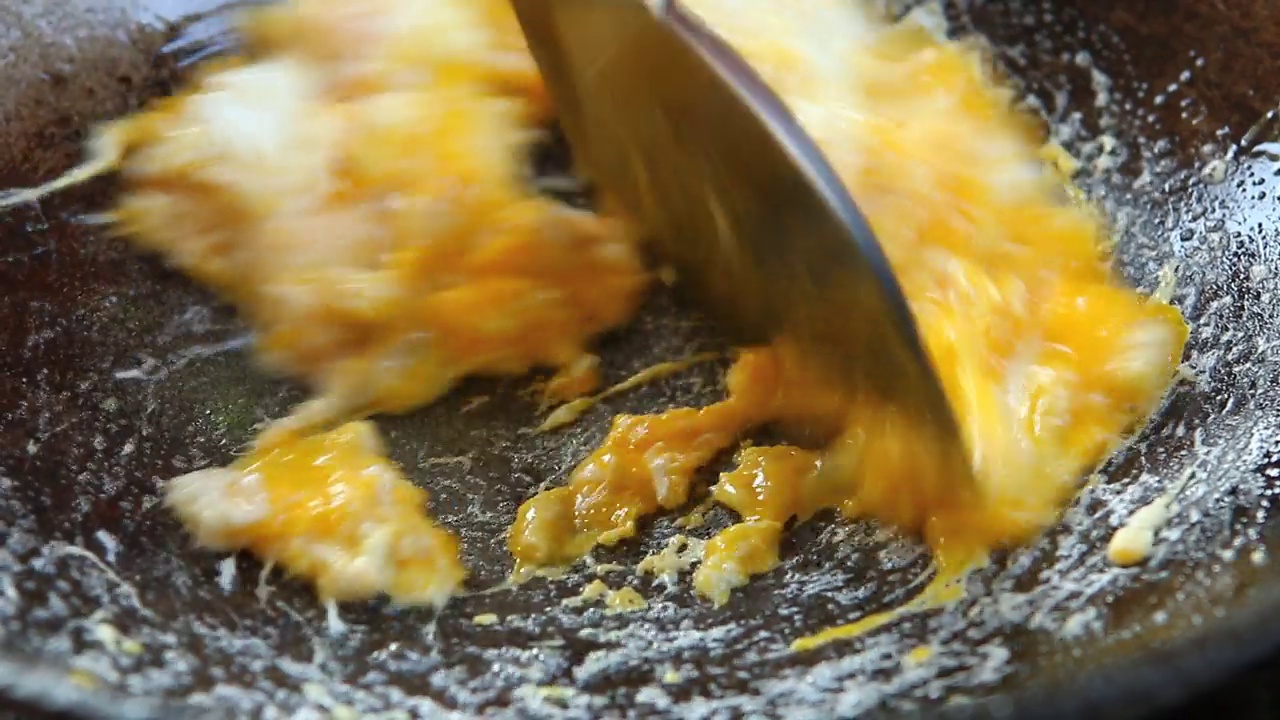 平底锅煎鸡蛋，视频素材
