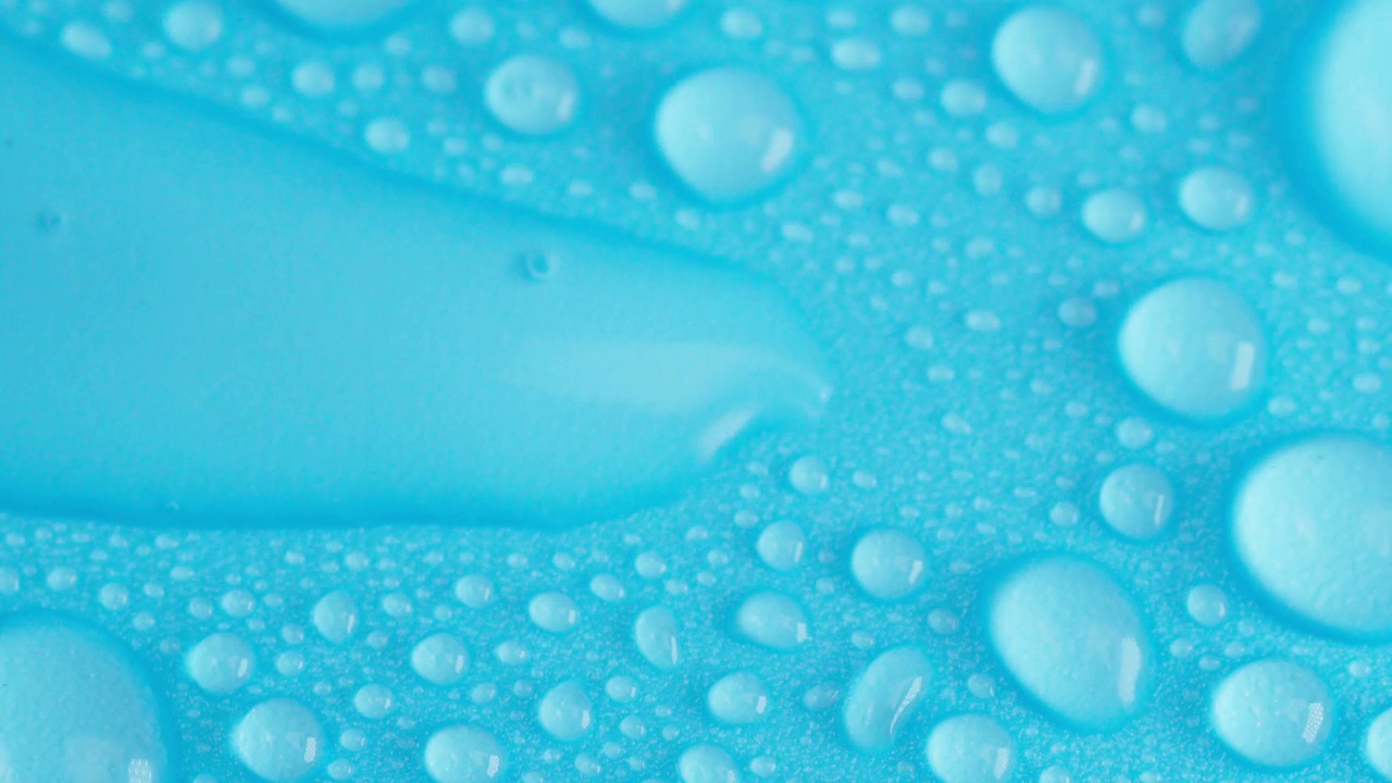 水滴气泡背景，抽象的蓝色背景，特写，宏观。有选择性的重点视频下载