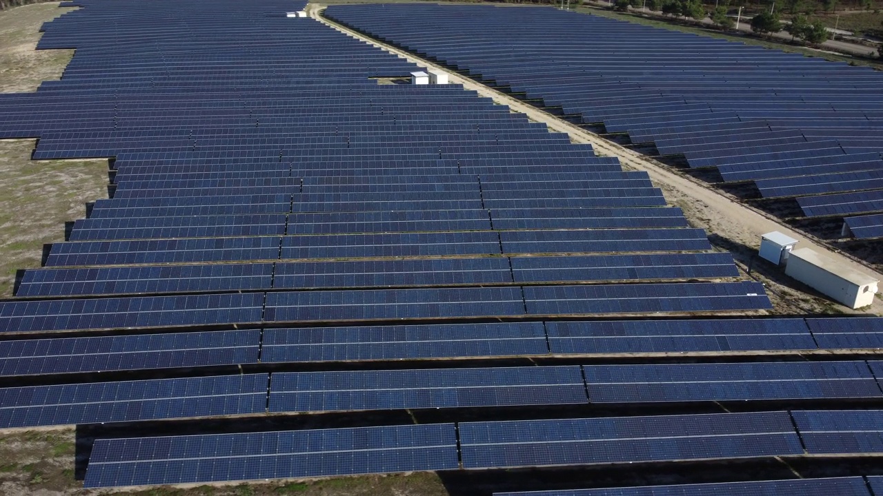 太阳能电池板农场从上面看视频素材