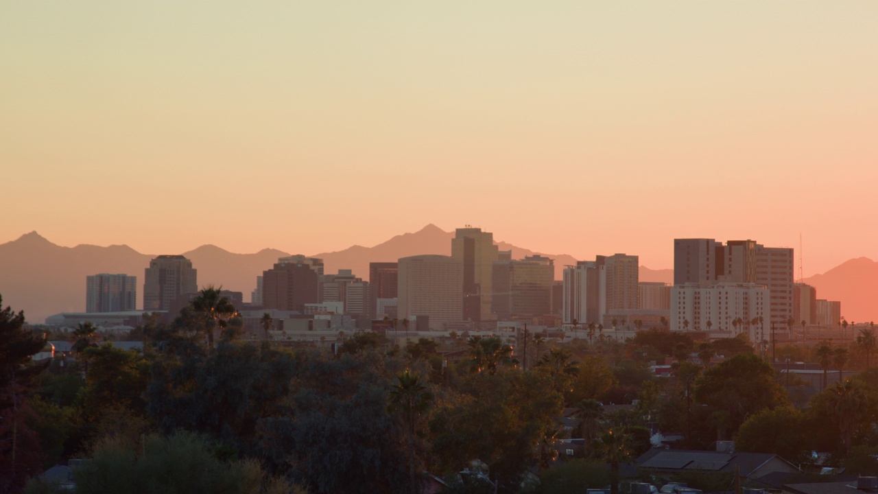 菲尼克斯市中心，亚利桑那州的日落视频下载