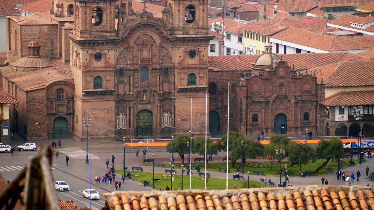南美城市中心广场上的天主教堂视频素材