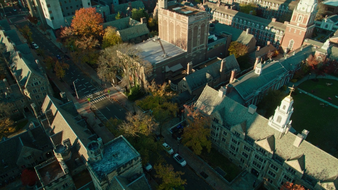 耶鲁大学老校园的高角度鸟瞰图视频素材