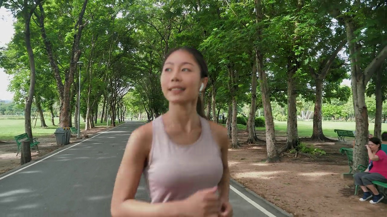 亚洲女人跑视频下载