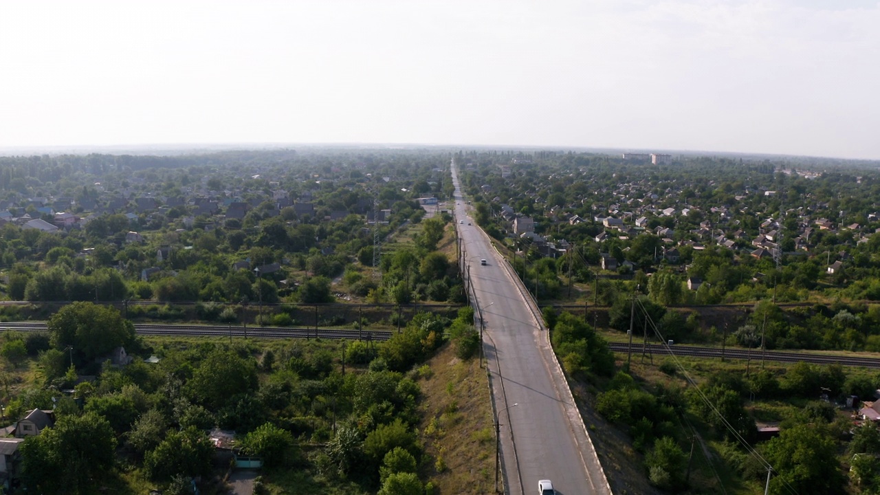 无人机拍摄的农村公路与一些铁路轨道上的桥梁视频素材