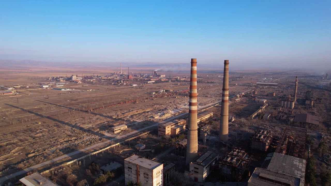 工厂管道和空气污染视频素材